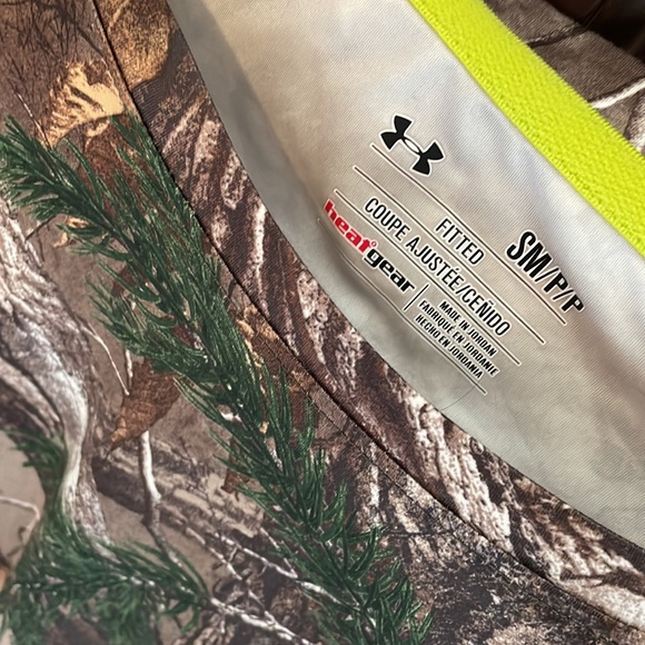 Under Armour Womens tight fitting camo top - Picture 2 of 2